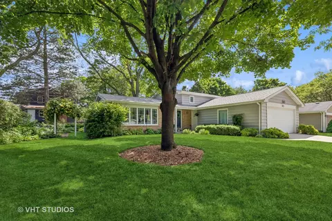 411 Juniper Pkwy, Libertyville, IL 60048