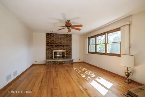700 Berkshire Ct, Des Plaines, IL 60016 photo 10
