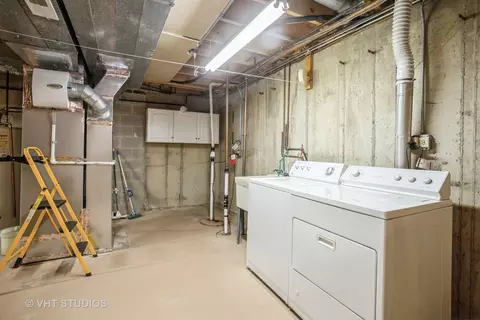 700 Berkshire Ct, Des Plaines, IL 60016 photo 21