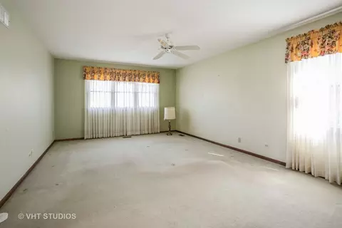 700 Berkshire Ct, Des Plaines, IL 60016 photo 13
