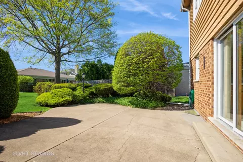 700 Berkshire Ct, Des Plaines, IL 60016 photo 22