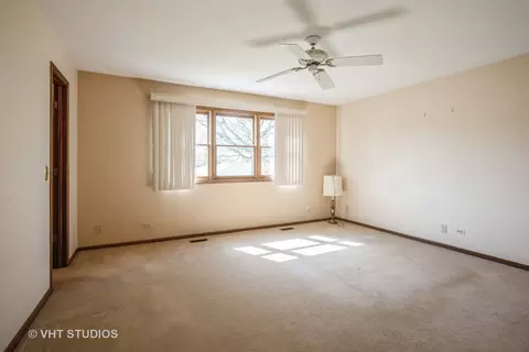 700 Berkshire Ct, Des Plaines, IL 60016 photo 15