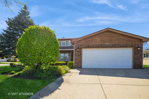 700 Berkshire Ct, Des Plaines, IL 60016 photo 25
