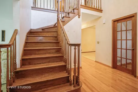 700 Berkshire Ct, Des Plaines, IL 60016 photo 2