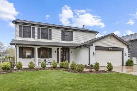 1017 W Point Dr, Schaumburg, IL 60193