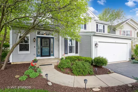 1 Arland Ct, Lake In The Hills, IL 60156