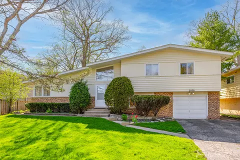 2870 Idlewood Ln, Highland Park, IL 60035