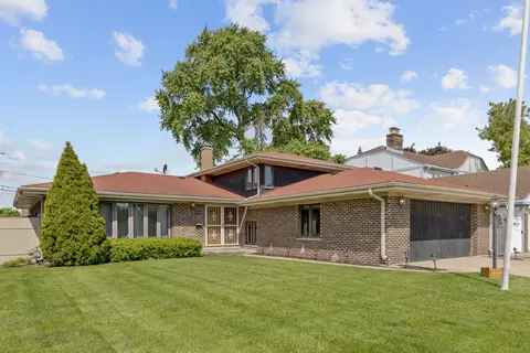 4132 Scott St, Schiller Park, IL 60176