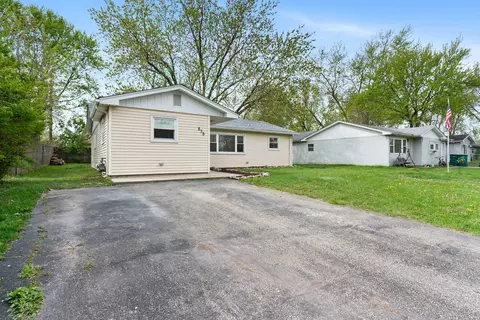 535 W Auburn Ln, Crete, IL 60417