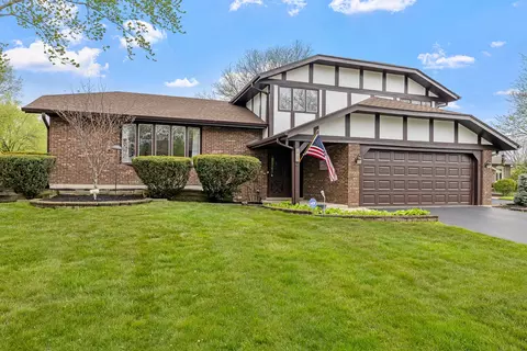 5724 Buck Ct, Westmont, IL 60559