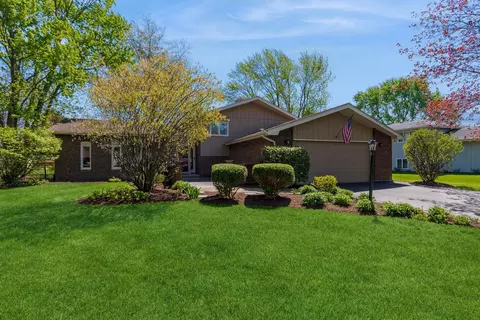120 Rossford Ln, New Lenox, IL 60451