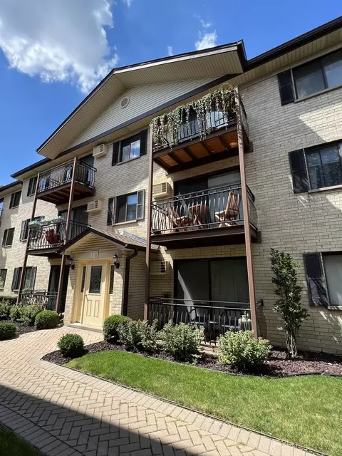 5143 N East River Rd #258, Chicago, IL 60656