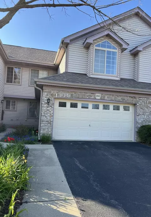 1562 N Saint Marks Pl, Palatine, IL 60067