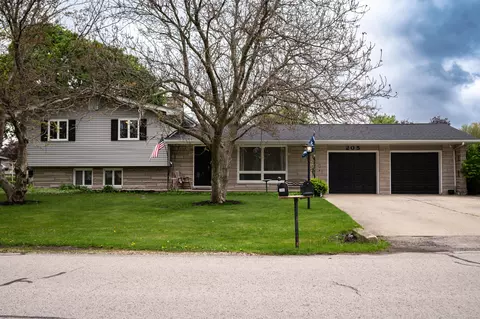 205 Birch Dr, Shorewood, IL 60404