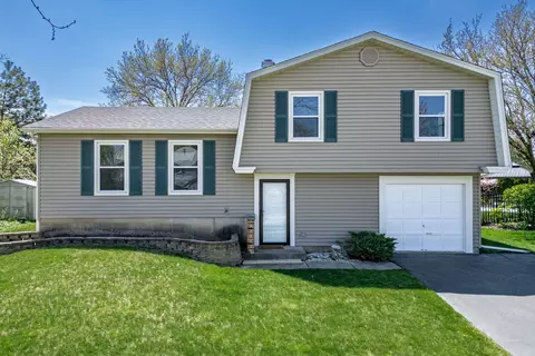 1555 Nevada Ln, Elk Grove Village, IL 60007