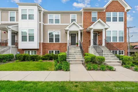21 Nicholas Dr E, Des Plaines, IL 60016