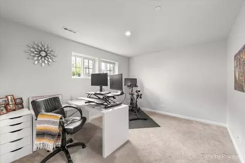 21 Nicholas Dr E, Des Plaines, IL 60016 photo 15