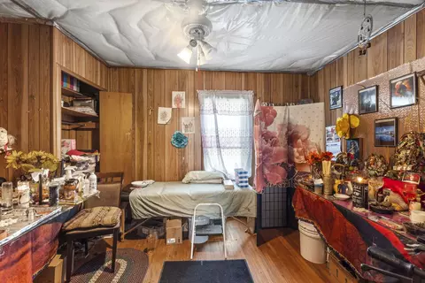Living - 213 Parks Ave, Joliet, IL 60432 photo 6 of 6