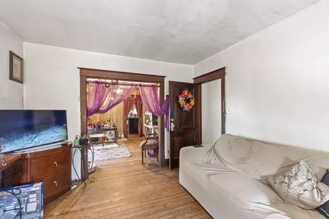 Living - 213 Parks Ave, Joliet, IL 60432 photo 4 of 6