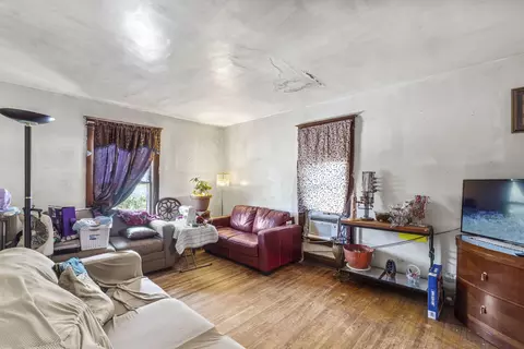 Living - 213 Parks Ave, Joliet, IL 60432 photo 3 of 6