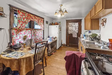 Kitchen - 213 Parks Ave, Joliet, IL 60432 photo 3 of 4