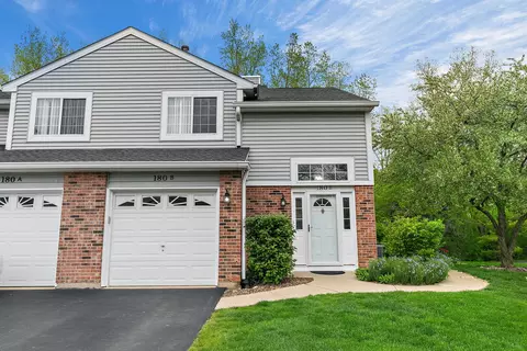 180 Brittany Dr #B, Streamwood, IL 60107