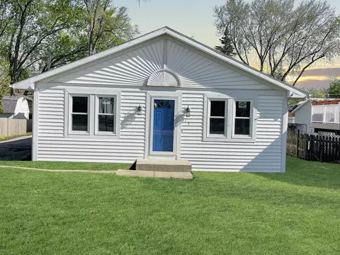 215 North Ave, Antioch, IL 60002