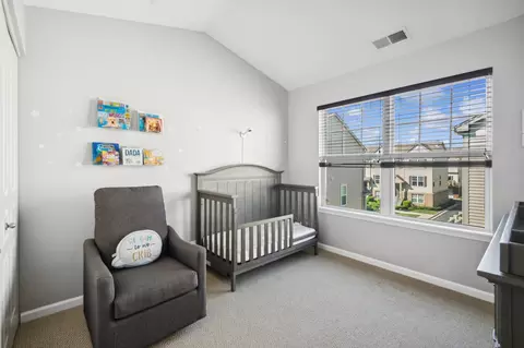 Bedroom - 204 Laurel Ave, Des Plaines, IL 60016 photo 3 of 3