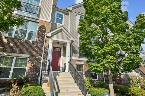 204 Laurel Ave, Des Plaines, IL 60016