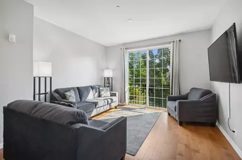 Living - 204 Laurel Ave, Des Plaines, IL 60016 photo 1 of 2