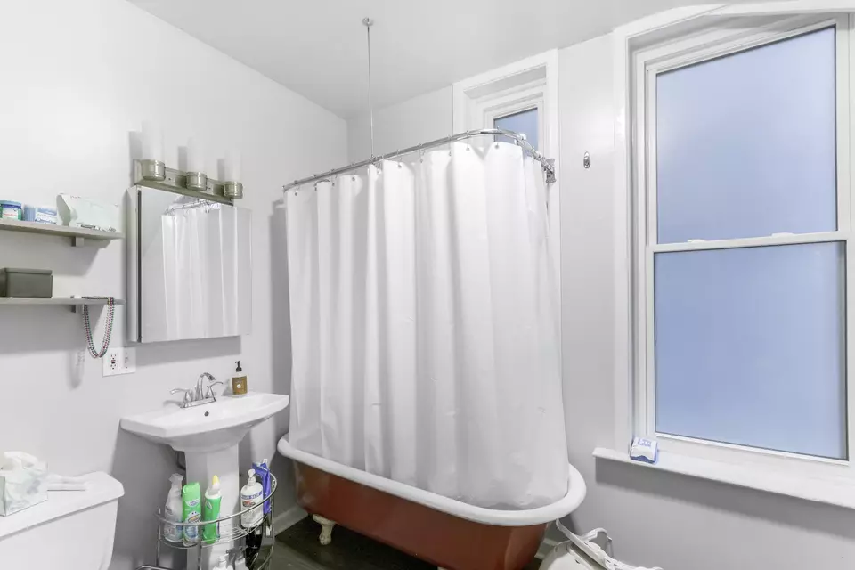 Bath - 1649 W Superior St, Chicago, IL 60622 photo 1 of 6