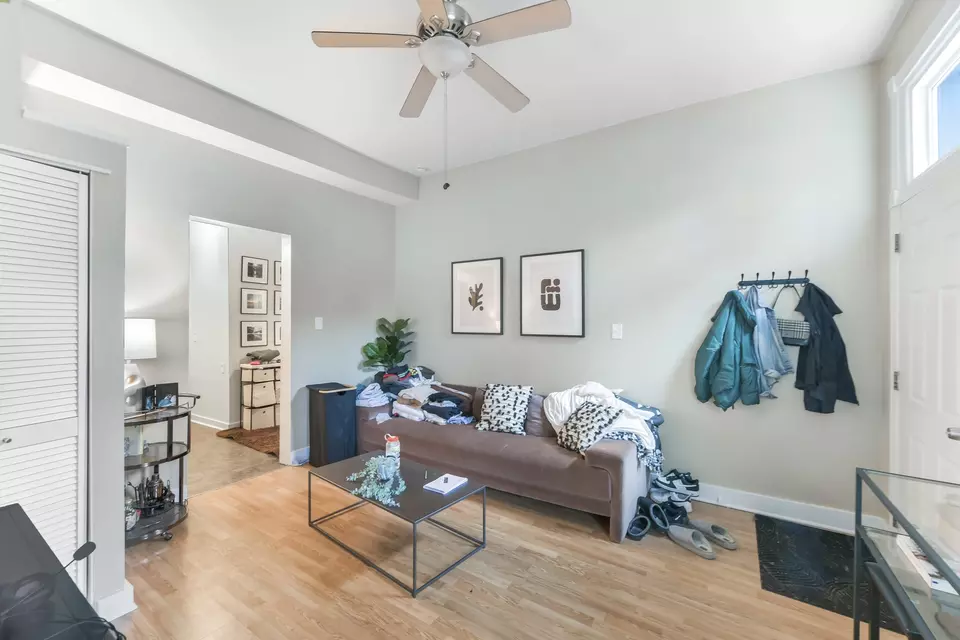 Living - 1649 W Superior St, Chicago, IL 60622 photo 3 of 5