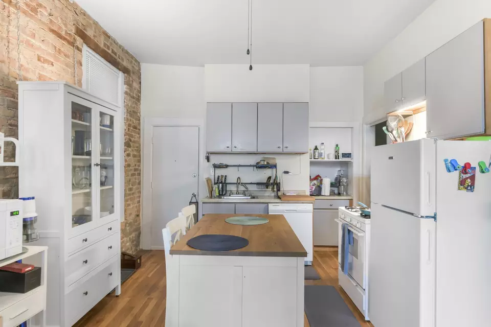 Kitchen - 1649 W Superior St, Chicago, IL 60622 photo 1 of 3
