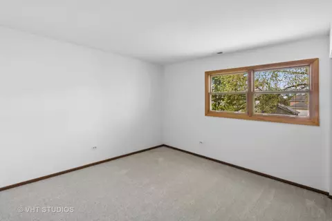 Bedroom - 930 N Dovington Dr, Hoffman Estates, IL 60169 photo 3 of 5