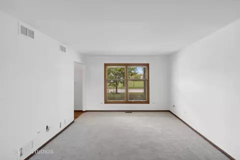 Living - 930 N Dovington Dr, Hoffman Estates, IL 60169 photo 1 of 3