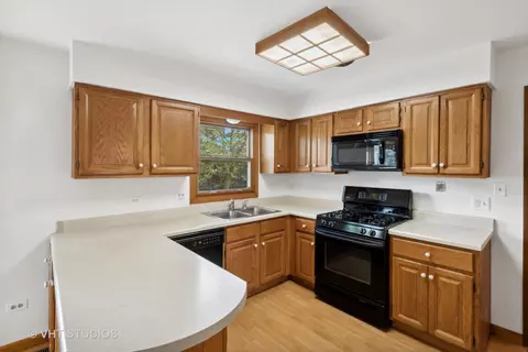 Kitchen - 930 N Dovington Dr, Hoffman Estates, IL 60169 photo 2 of 3