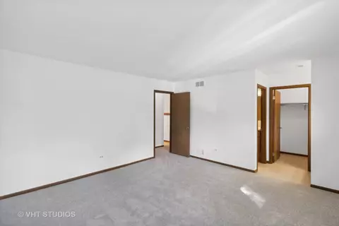 Bedroom - 930 N Dovington Dr, Hoffman Estates, IL 60169 photo 5 of 5