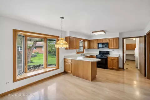 Kitchen - 930 N Dovington Dr, Hoffman Estates, IL 60169 photo 1 of 3