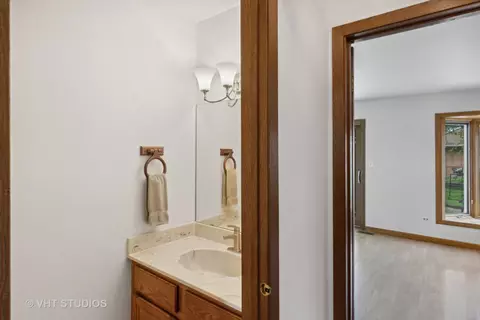 Bath - 930 N Dovington Dr, Hoffman Estates, IL 60169 photo 1 of 4