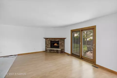 Living - 930 N Dovington Dr, Hoffman Estates, IL 60169 photo 3 of 3