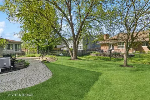 Exterior - 930 N Dovington Dr, Hoffman Estates, IL 60169 photo 2 of 3