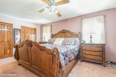 Bedroom - 198 Foxmoor Rd, Fox River Grove, IL 60021 photo 1 of 3