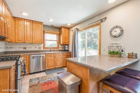 Kitchen - 198 Foxmoor Rd, Fox River Grove, IL 60021 photo 1 of 1