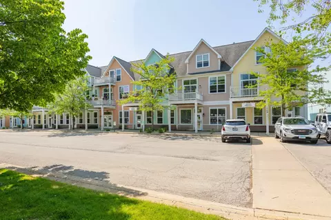 1695 Town Center St #6642, Aurora, IL 60504