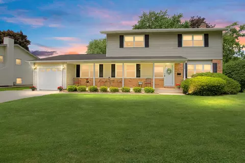 560 N Williams Dr, Palatine, IL 60074