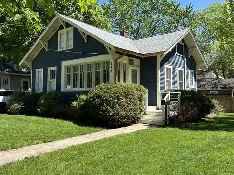 246 N Jefferson St, Batavia, IL 60510