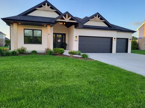7482 Mayfield Dr, Frankfort, IL 60423