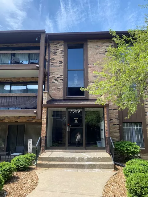 7509 175th St #223, Tinley Park, IL 60477