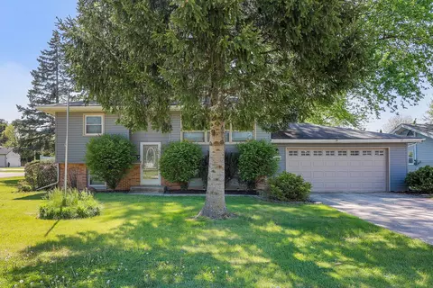 601 N West St, Plano, IL 60545