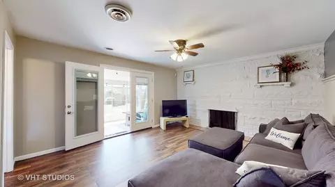 Living - 3007 Hawk Ln, Rolling Meadows, IL 60008 photo 3 of 4